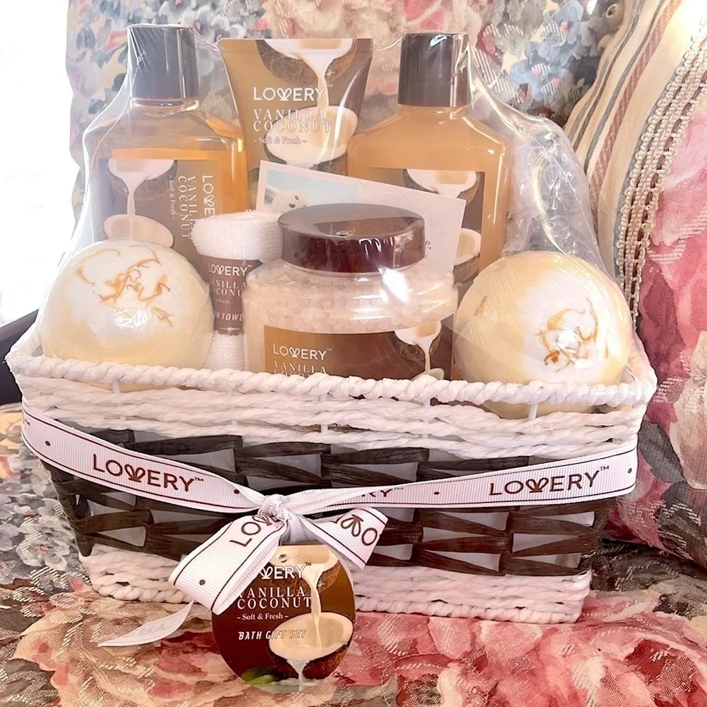 Brand New Vanilla Coconut Bath Set Gift Basket Gel Scrub Lotion Bath Bombs Salt